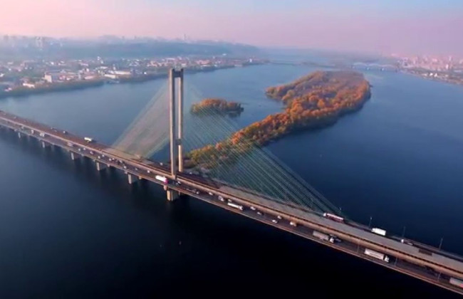 В Киеве мужчина упал с Северного моста в Днепр