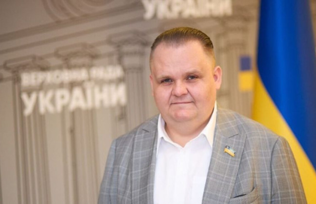 ВАКС оштрафував підозрюваного у недекларуванні квартири нардепа Максима Пашковського та знову зобов’язав його привести до суду