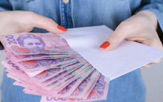 На Тернопільщині голова сільради підробила документи та виплачувала бюджетні кошти сину-семінаристу