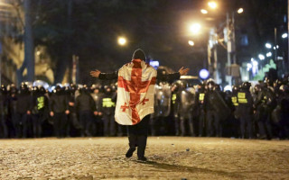 У МВС Грузії повідомили, що відпустили майже усіх протестувальників і натякнули на нові арешти