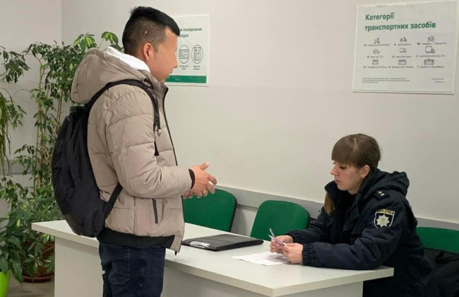Хлопець купив посвідчення водія та прийшов до сервісного центру МВС з’ясувати, чому його немає у Дії