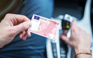 Українці з картою побиту мають можливість вперше отримати водійські права в Польщі: як це зробити