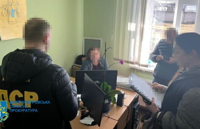 Чиновников одного из горсоветов на Днепропетровщине поймали на взятке