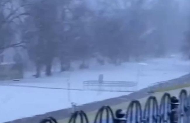 В Киев возвращается зима: столицу с ночи засыпает снегом, видео