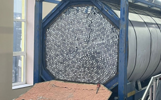 Везли в Великобританию по документам партию растительного масла, а на деле оказалось еще и «контрабандное куриво», видео