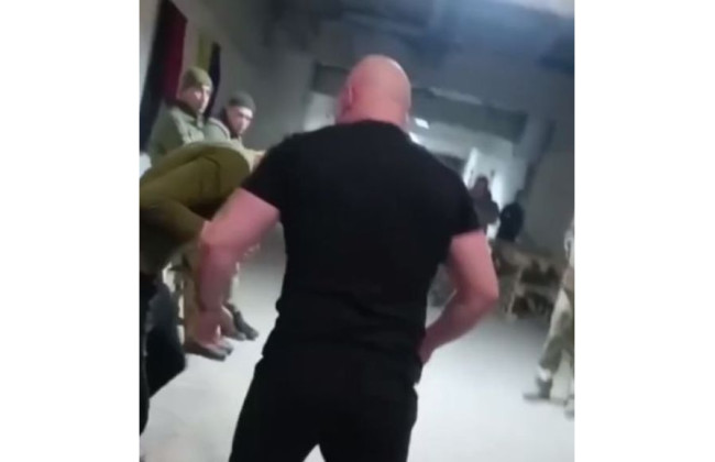 В Житомирской области офицер избил срочника в казарме, видео