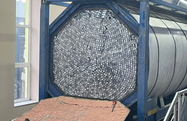 Везли до Великобританії по документах партію рослинної олії, а на справі виявилось ще й «контрабандне куриво», відео