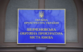 Прокурор замість суду виніс постанови про обшуки і тримання під вартою, однак зміг «відбитися» від скарг адвоката