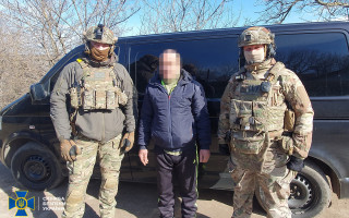 Отримав від окупантів дозвіл на мародерство за те, що «здавав» сім’ї атовців: затримано жителя Херсонщини