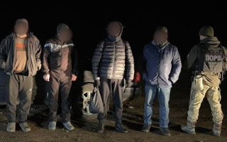 За $4500 переправляли чоловіків за кордон: затримали учасників схеми