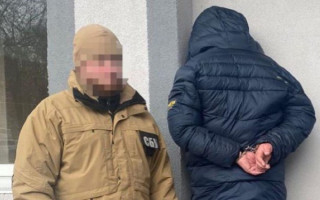 Обіцяв зняти з військового обліку за 9 тисяч доларів: затримали чиновника Міноборони