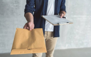 Відправка документів за кордон поштою: які можна надіслати, а які – ні