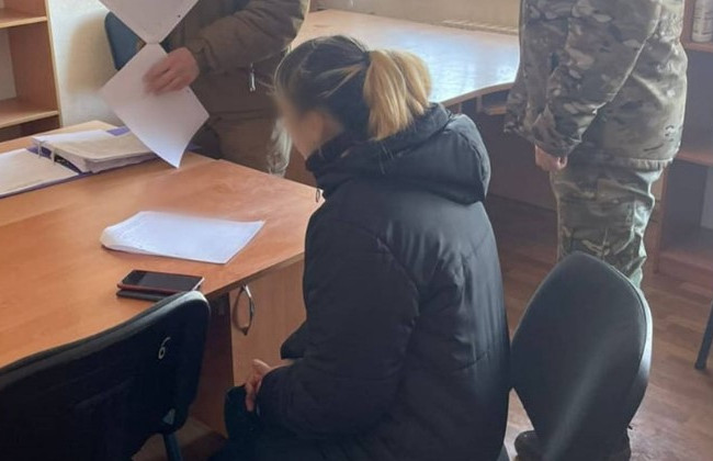 Работала на окупантов: в Лимане местной жительнице сообщили о подозрении