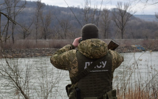 Стрибнув у річку: у Тисі шукають чоловіка, який намагався незаконно перетнути українсько-угорський кордон