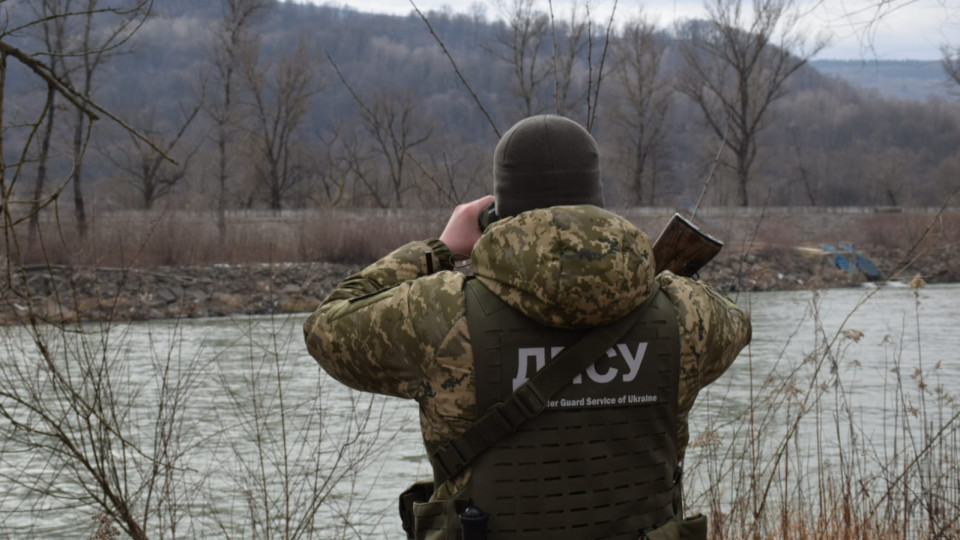 Стрибнув у річку: у Тисі шукають чоловіка, який намагався незаконно перетнути українсько-угорський кордон