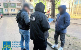 Незаконні обшуки, затримання і вимагання грошей: на Одещині викрили правоохоронців