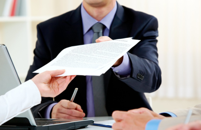 Чем простой отличается от приостановки действия трудового договора