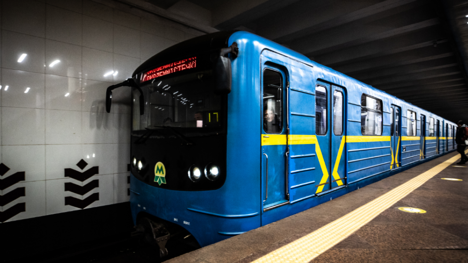 Отмена остановки общественного транспорта во время воздушной тревоги в Киеве: Кличко поручил проработать петицию