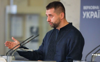 Дипломати працюватимуть з елітами Швейцарії для розблокування реекспорту зброї, — Арахамія