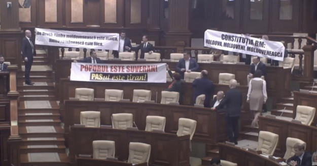 Вместо молдавского румынский: в Молдове приняли законопроект о языке