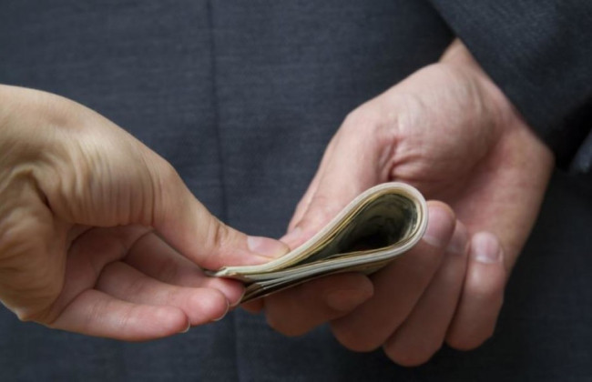 Хотел «отмазать» сына от наказания: в Черкасской области мужчину осудили за предоставление взятки правоохранителю