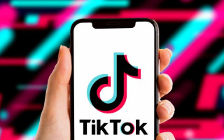 Керівництво TikTok вивчає варіанти продажу соцмережі — ЗМІ