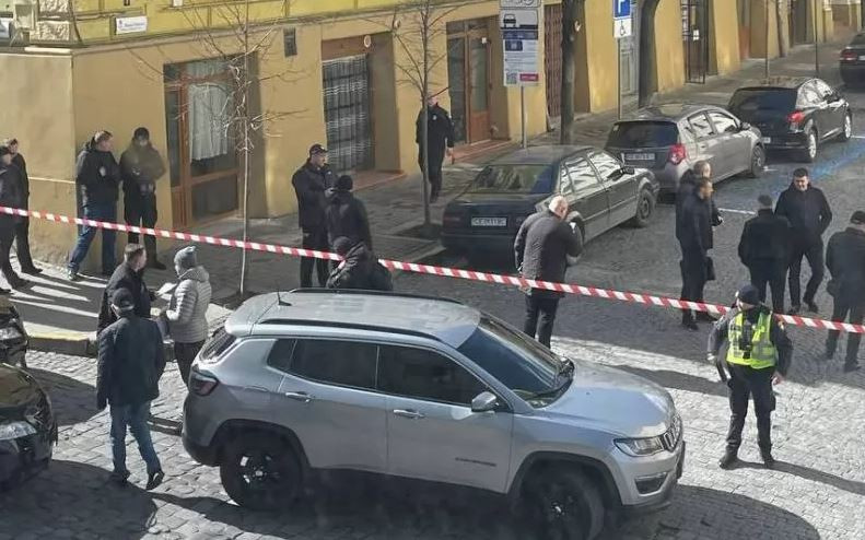 В Черновцах мужчина угрожал взорвать гранату в здании суда
