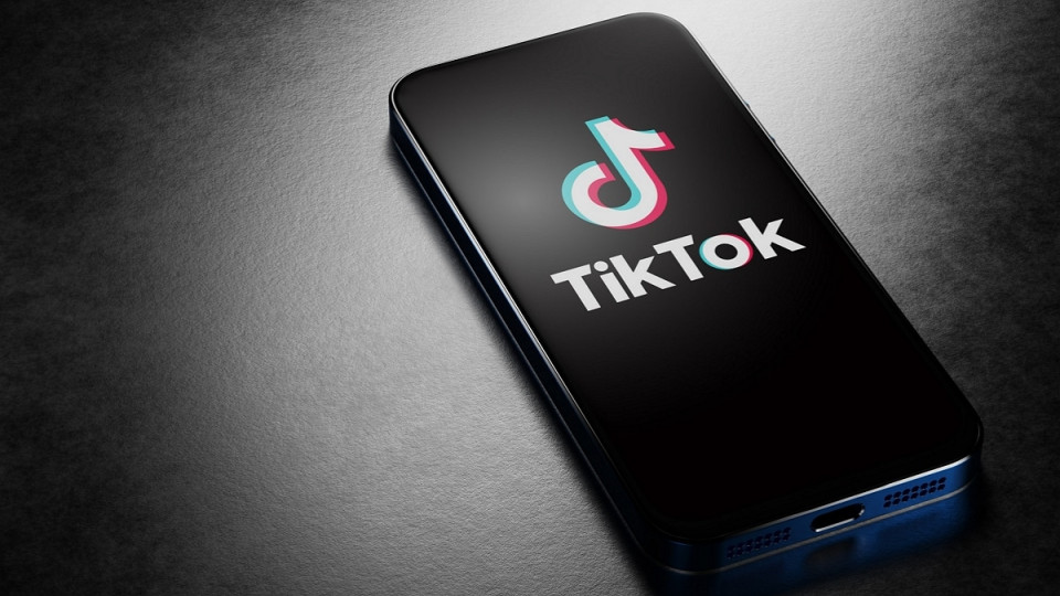 За журналистами шпионили через TikTok: ФБР и Минюст США расследуют инцидент