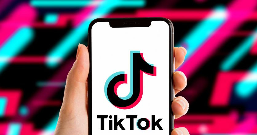 Керівництво TikTok вивчає варіанти продажу соцмережі — ЗМІ