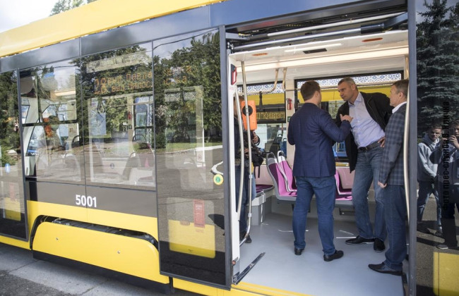 На лівому березі Києва відновлять рух за постійними схемами шість трамвайних маршрутів: відома дата