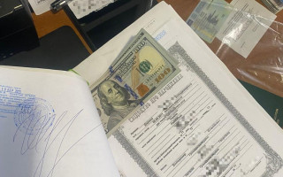 Подав фальшивий документ і пропонував хабар: на Вінниччині чоловік хотів виїхати за закордон, як багатодітний батько
