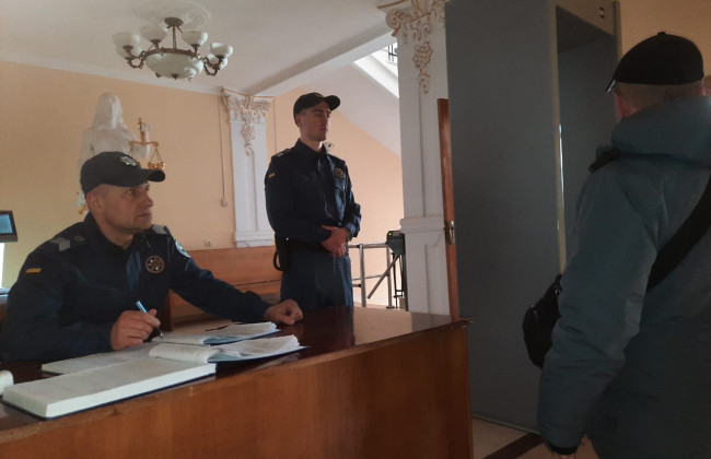 Інцидент із гранатою в суді Чернівців: у Службі судової охорони повідомили подробиці