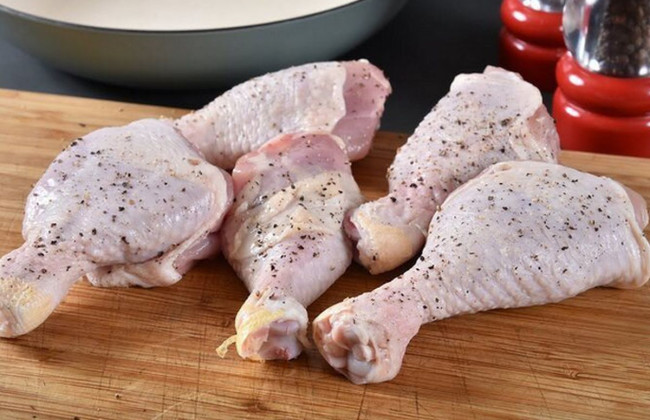 В Украину завезли опасную для здоровья курятину