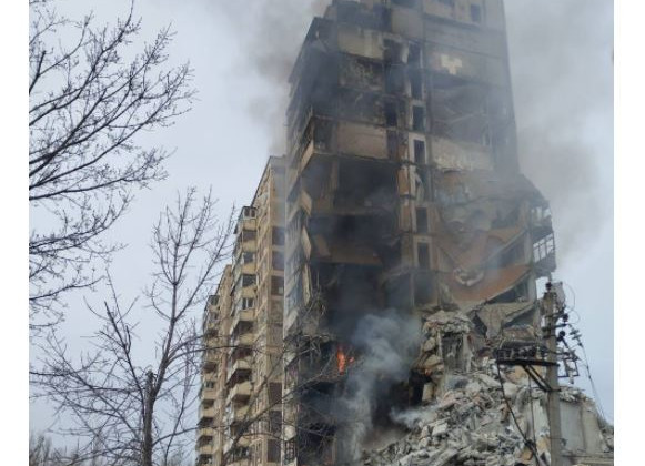 Оккупанты нанесли 4 авиаудара по Авдеевке: разрушена многоэтажка