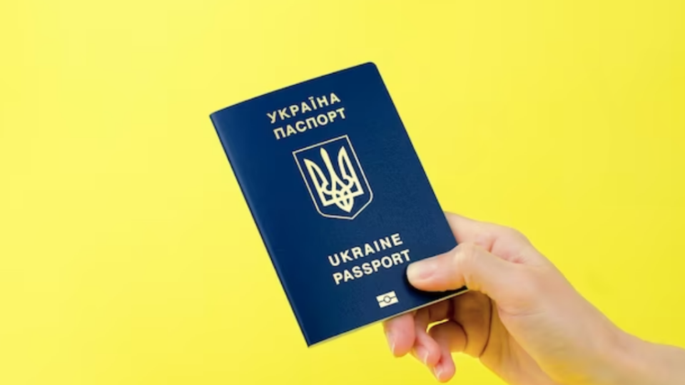 Как получить из Украины изготовленные паспортные документы для выдачи в обособленные подразделения «Паспортный сервис» за границей
