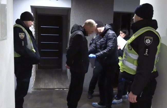 Нанес 9 ударов ножом соседу по комнате: в Киеве задержали мужчину