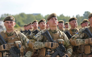 Офіцерське звання можна буде отримати без диплома, — Арахамія
