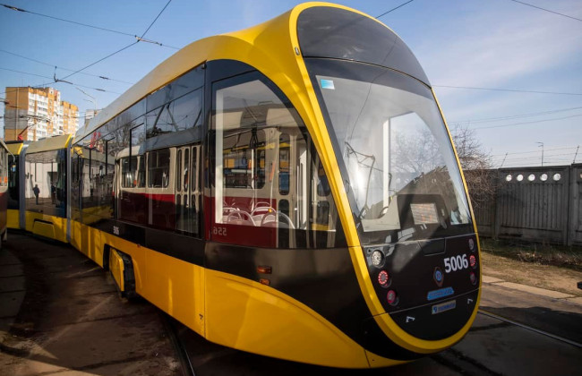 У Києві на маршруті з Троєщини на Дарницю курсуватимуть 8 нових трамваїв українського виробника, фото