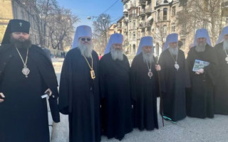 Члени УПЦ МП влаштували «мітинг» під Офісом Президента, відео