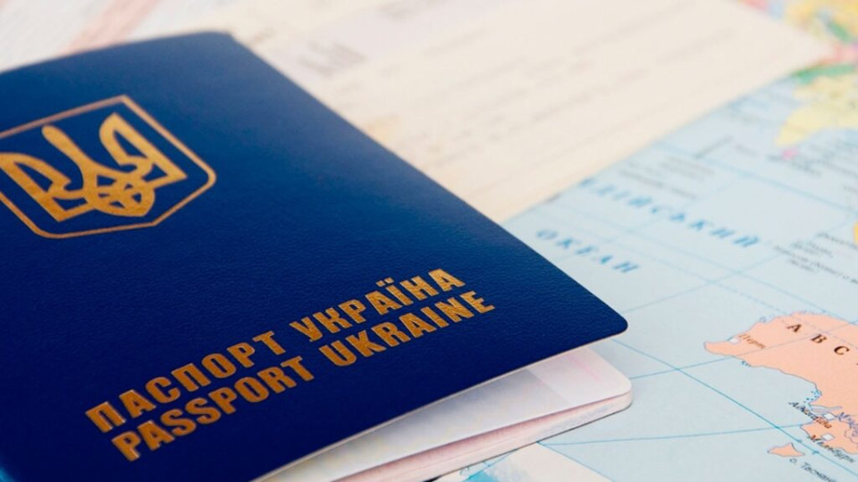 В Украине законодательно запретил посредникам взимать с граждан плату за трудоустройство за границей