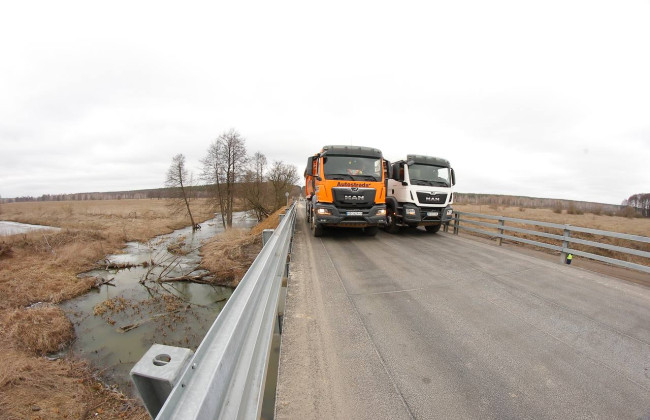 На трасі від Чернігова до Києва встановили металевий модульний міст: фото