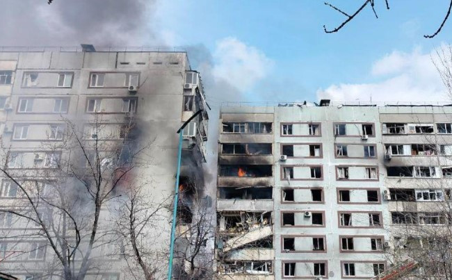 Зеленский опубликовал видео вражеского удара по жилому дому в Запорожье