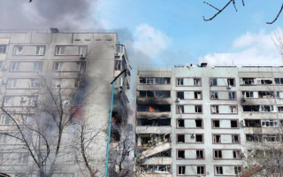 Зеленський опублікував відео ворожого удару по житловому будинку в Запоріжжі