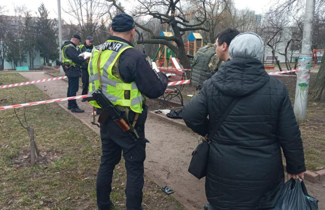 В Киеве возле детской площадки взорвалась граната, погиб мужчина: что известно