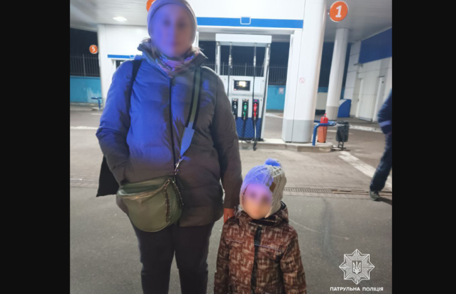 Службы такси отказывали из-за приближения комендантского часа: в Киеве патрульные помогли женщине с ребенком добраться домой