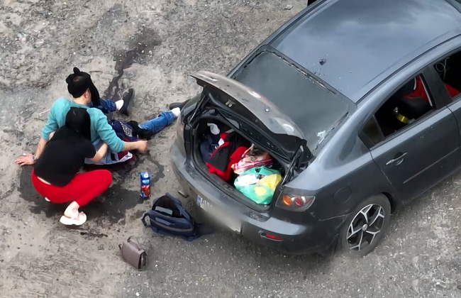 Направлялись в Бахмут, чтобы забрать родителей, но авто попало под вражеский обстрел на Харьковщине: невероятная история спасения семьи