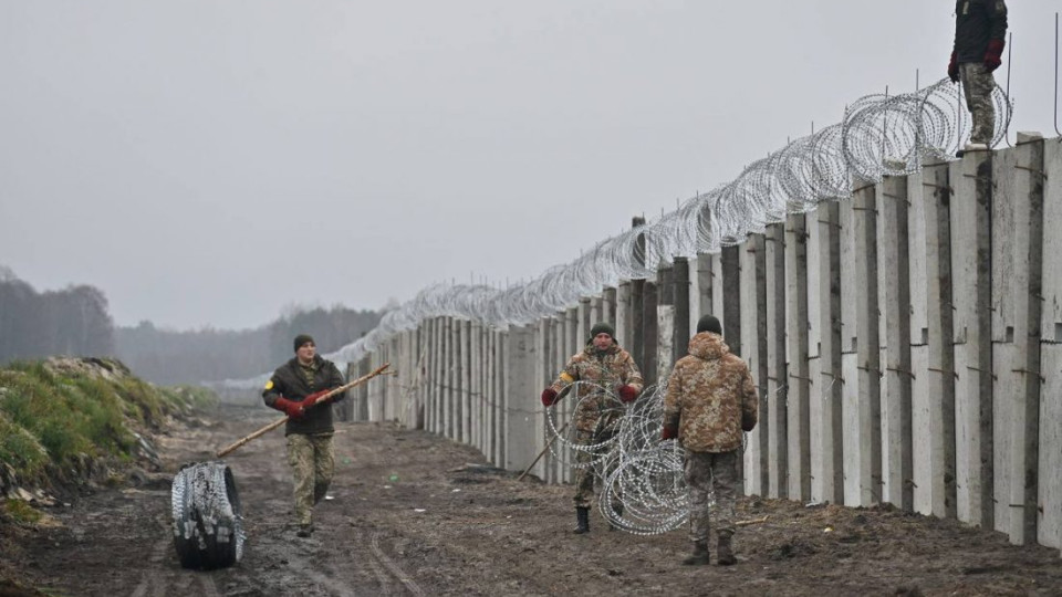 Цивільним заборонено вільне пересування на кордоні з РФ та Білоруссю – набув чинності закон