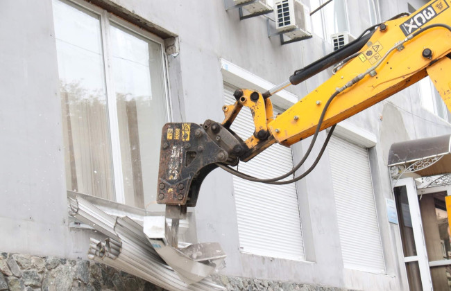 Чи потрібно дозвіл, щоб знести будівлю на своїй ділянці в приватному секторі