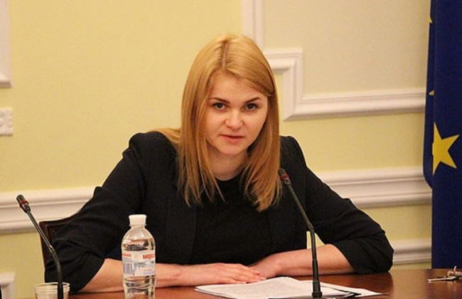 ВАКС визнав винуватою у недекларуванні майна нардепа від «Слуги народу» Анну Колісник, однак звільнив від покарання