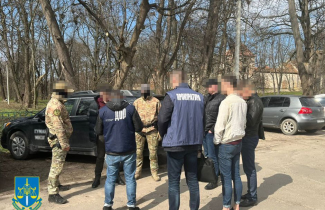 Во Львовской области задержали правоохранителей, которые требовали 5000 долларов от работников благотворительного фонда